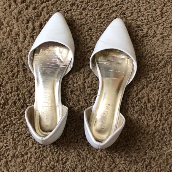 white pointed toe shoes